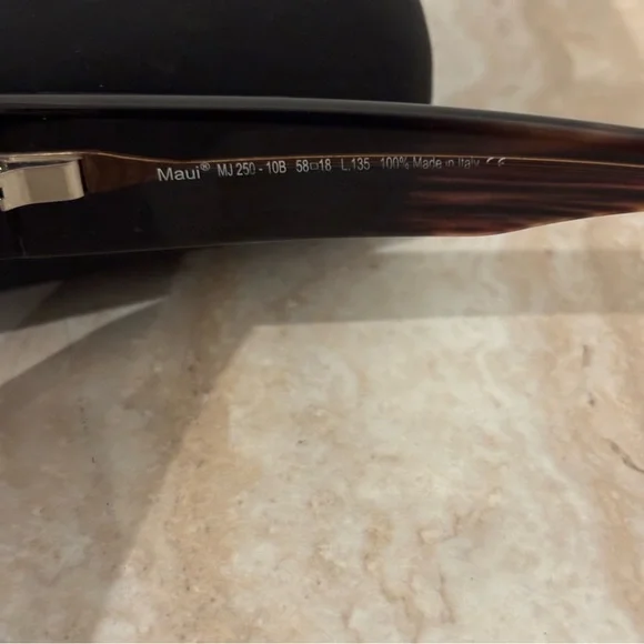 Maui Jim Lava Flow MJ250-10B sunglasses